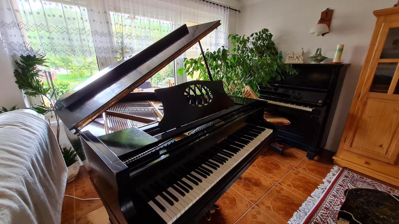 Apartamento Penzion Piano Liptovský Mikuláš Exterior foto